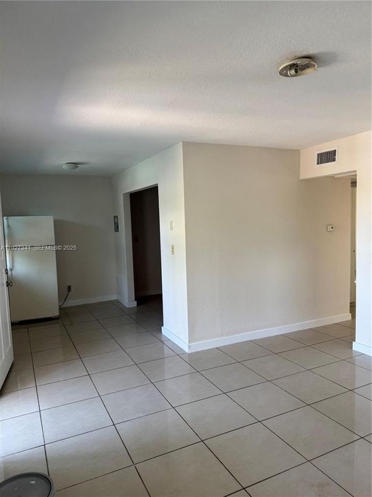 For Sale: $198,000 (2 beds, 1 baths, 753 Square Feet)