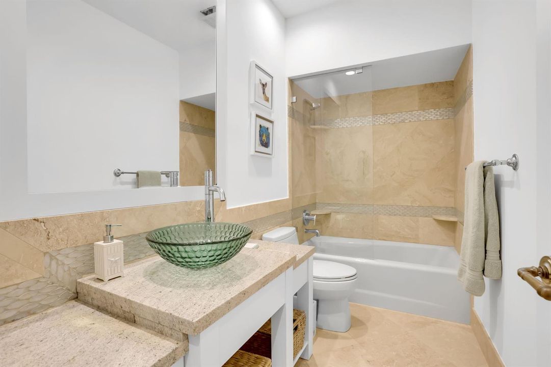 First floor ensuite bath