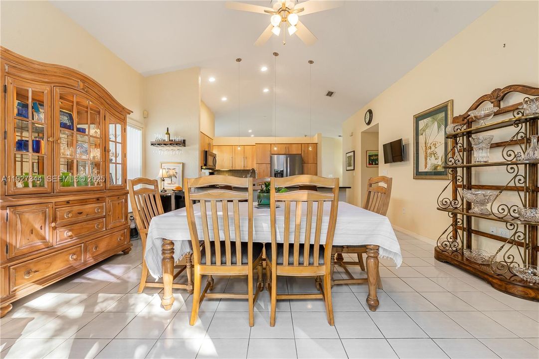 En Venta: $620,000 (3 camas, 2 baños, 1767 Pies cuadrados)