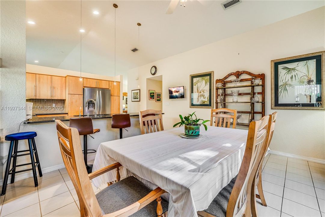 En Venta: $620,000 (3 camas, 2 baños, 1767 Pies cuadrados)