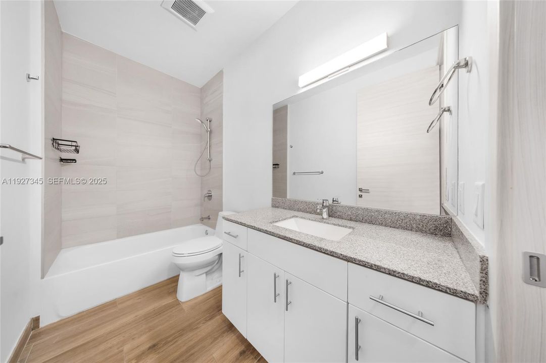 出租: $5,850 (4 贝兹, 5 浴室, 3124 平方英尺)