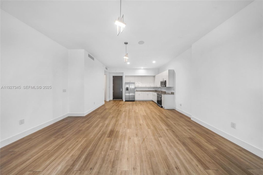 出租: $5,850 (4 贝兹, 5 浴室, 3124 平方英尺)