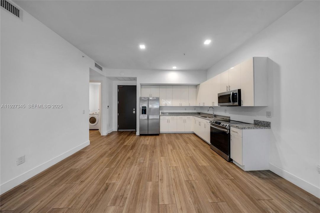 出租: $5,850 (4 贝兹, 5 浴室, 3124 平方英尺)