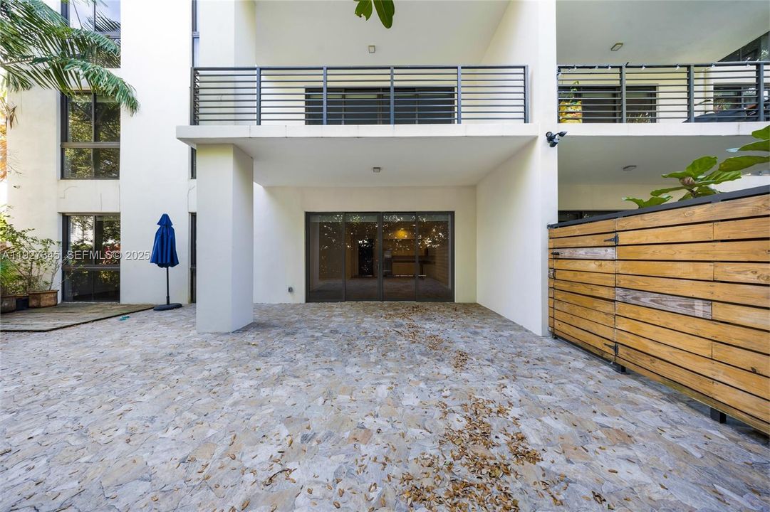 出租: $5,850 (4 贝兹, 5 浴室, 3124 平方英尺)