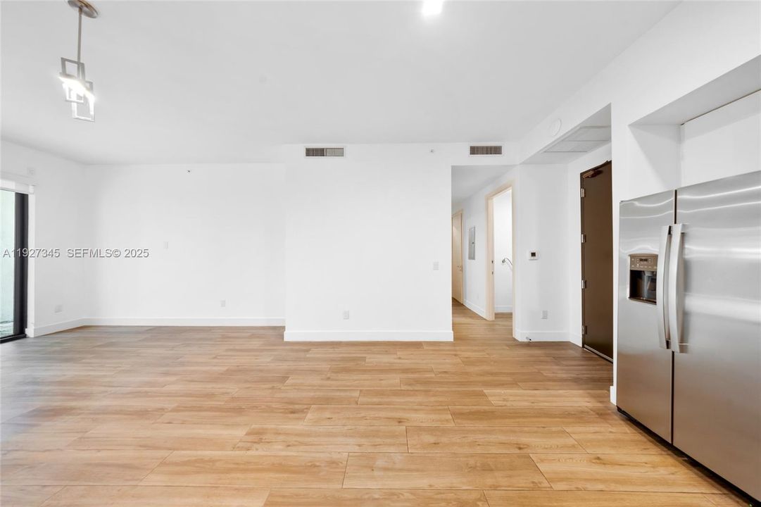 出租: $5,850 (4 贝兹, 5 浴室, 3124 平方英尺)