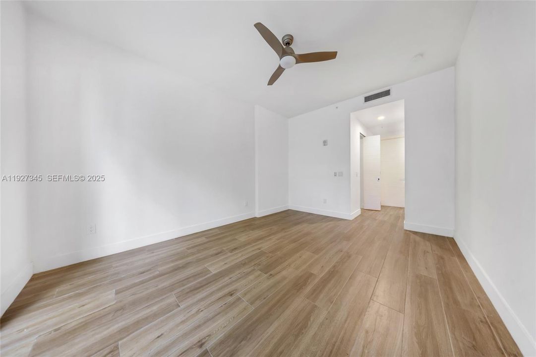 出租: $5,850 (4 贝兹, 5 浴室, 3124 平方英尺)