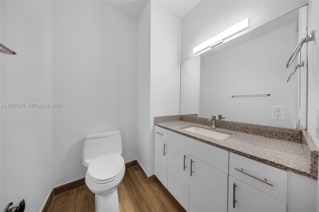 出租: $5,850 (4 贝兹, 5 浴室, 3124 平方英尺)