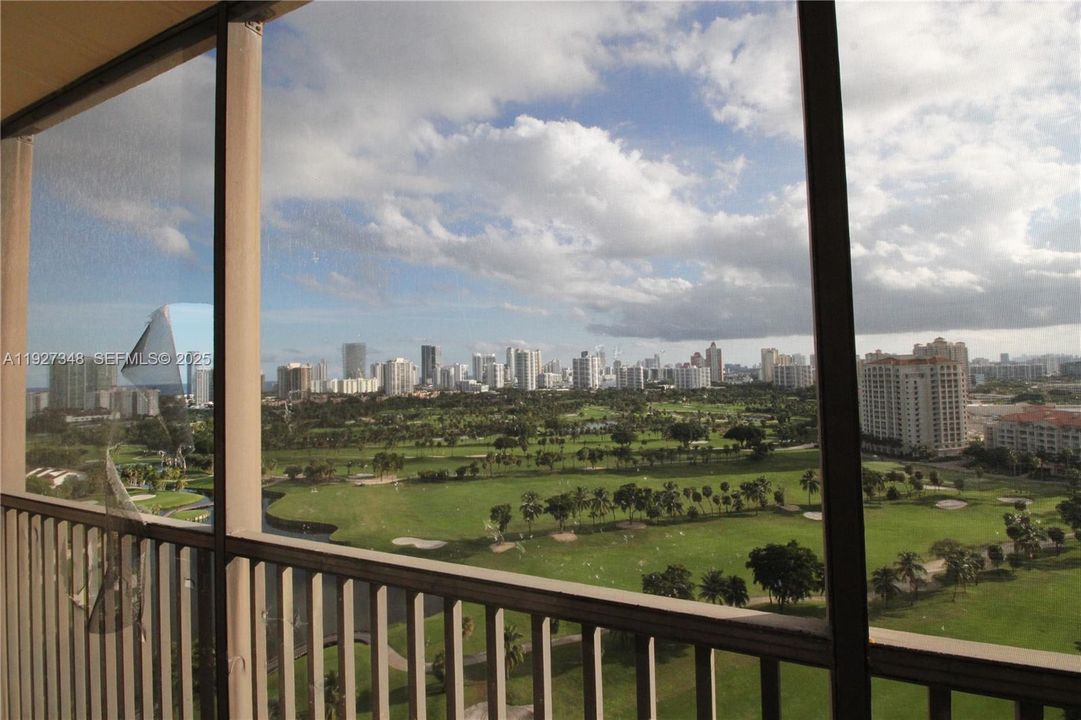 На продажу: $260,000 (1 спален, 1 ванн, 913 Квадратных фут)