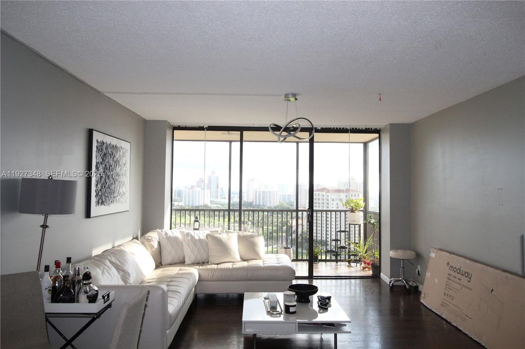 На продажу: $260,000 (1 спален, 1 ванн, 913 Квадратных фут)