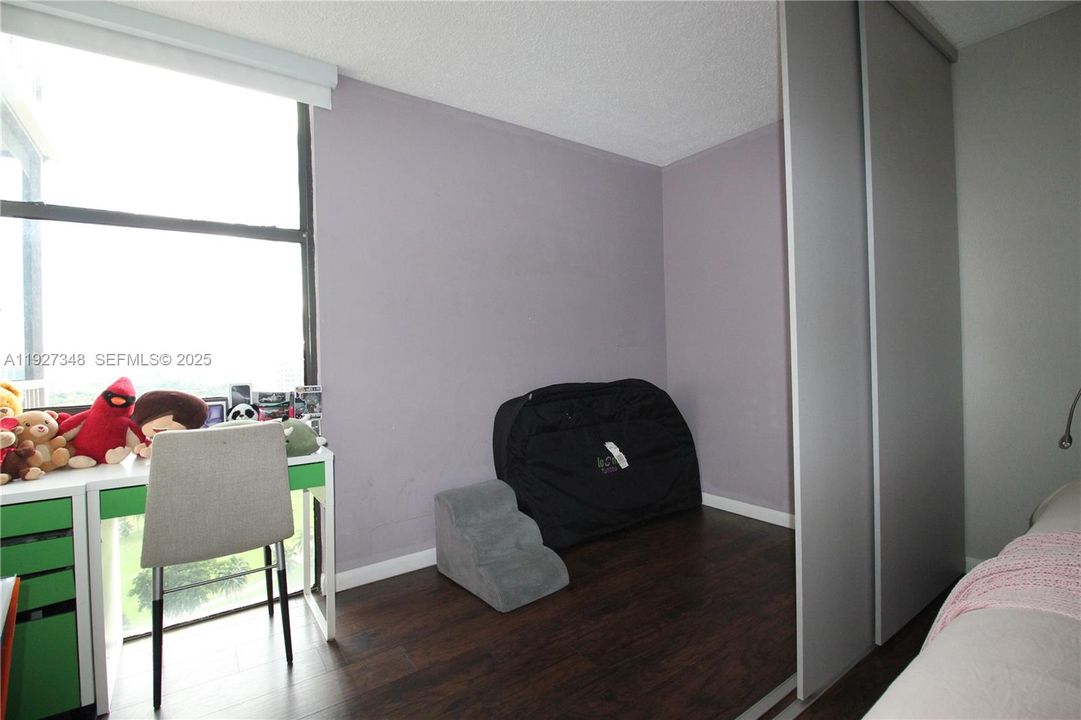 На продажу: $260,000 (1 спален, 1 ванн, 913 Квадратных фут)