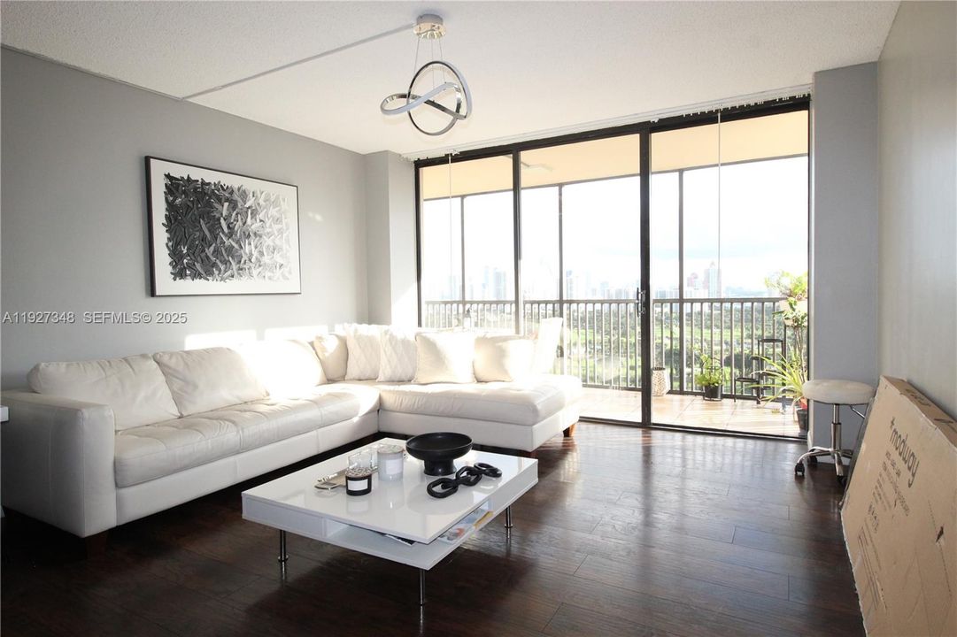 На продажу: $260,000 (1 спален, 1 ванн, 913 Квадратных фут)