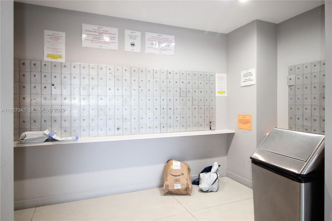 На продажу: $260,000 (1 спален, 1 ванн, 913 Квадратных фут)