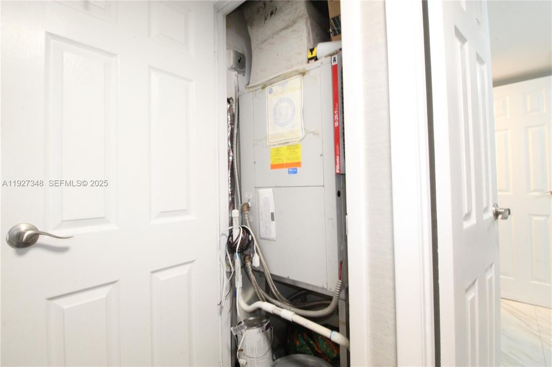 На продажу: $260,000 (1 спален, 1 ванн, 913 Квадратных фут)