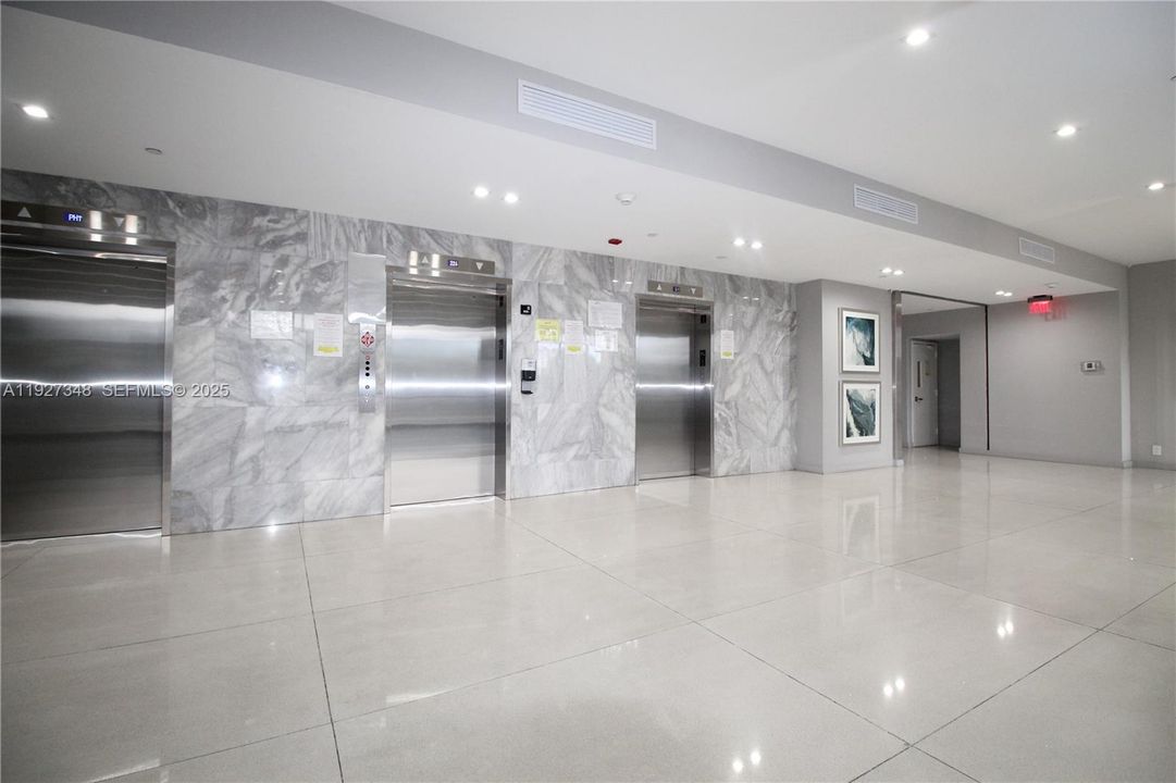 На продажу: $260,000 (1 спален, 1 ванн, 913 Квадратных фут)