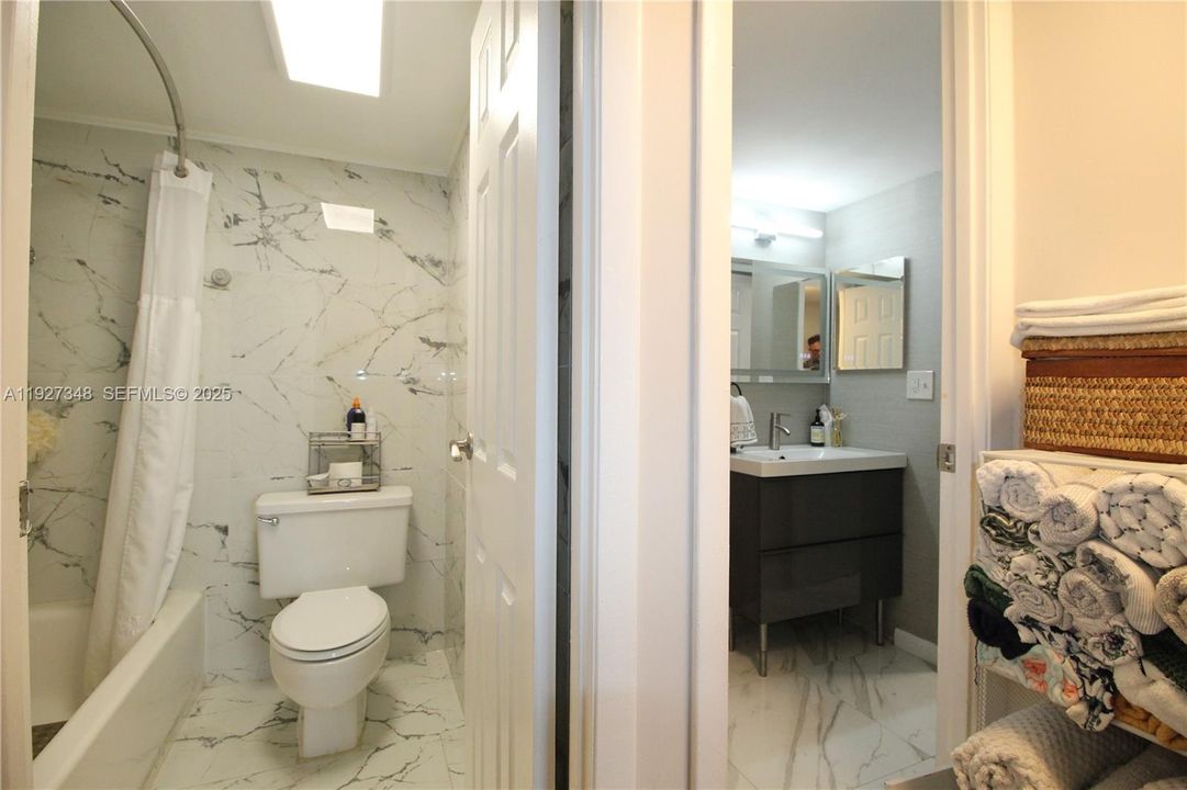 На продажу: $260,000 (1 спален, 1 ванн, 913 Квадратных фут)