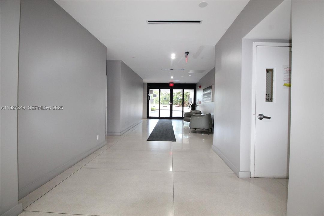 На продажу: $260,000 (1 спален, 1 ванн, 913 Квадратных фут)