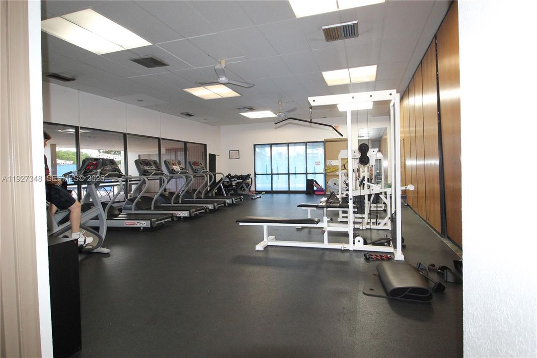 На продажу: $260,000 (1 спален, 1 ванн, 913 Квадратных фут)