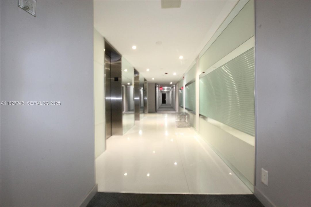 На продажу: $260,000 (1 спален, 1 ванн, 913 Квадратных фут)