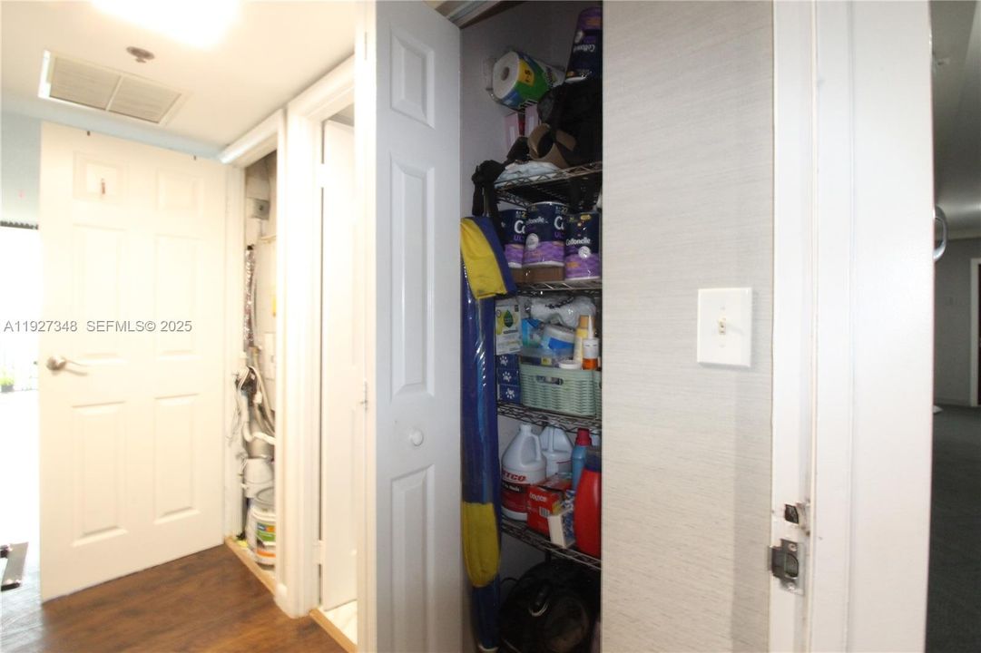 На продажу: $260,000 (1 спален, 1 ванн, 913 Квадратных фут)