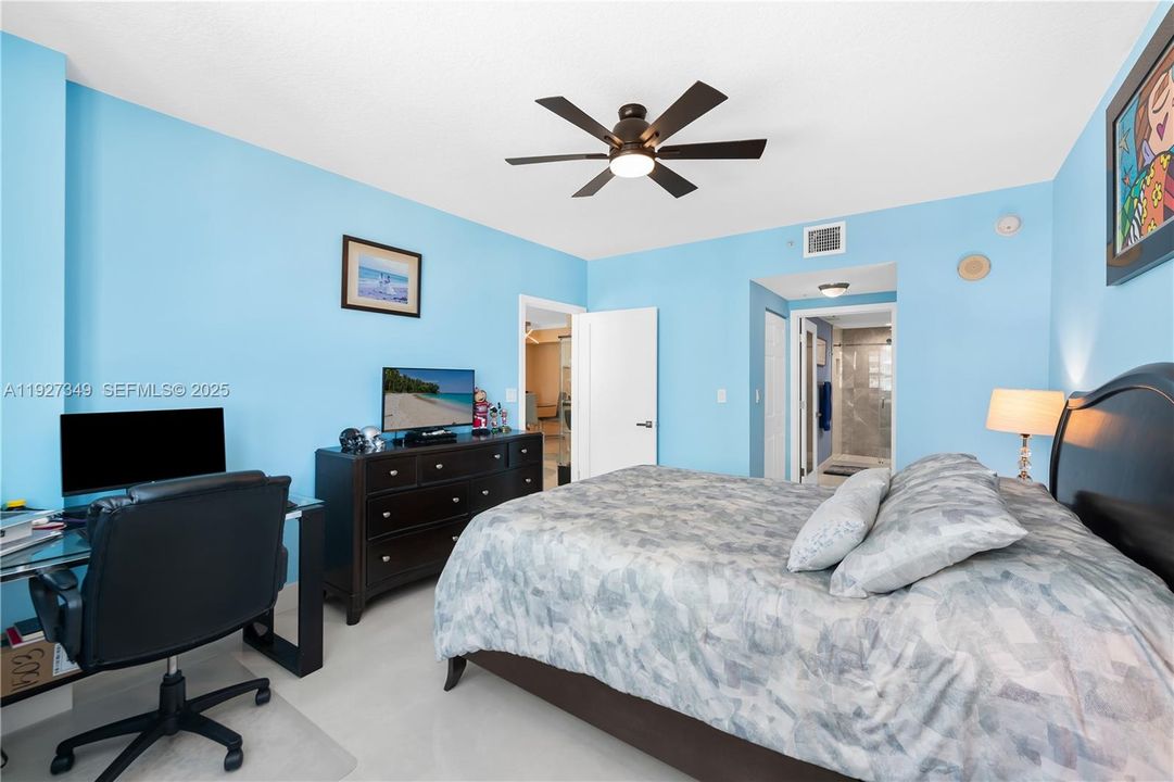 待售: $569,000 (2 贝兹, 2 浴室, 1049 平方英尺)