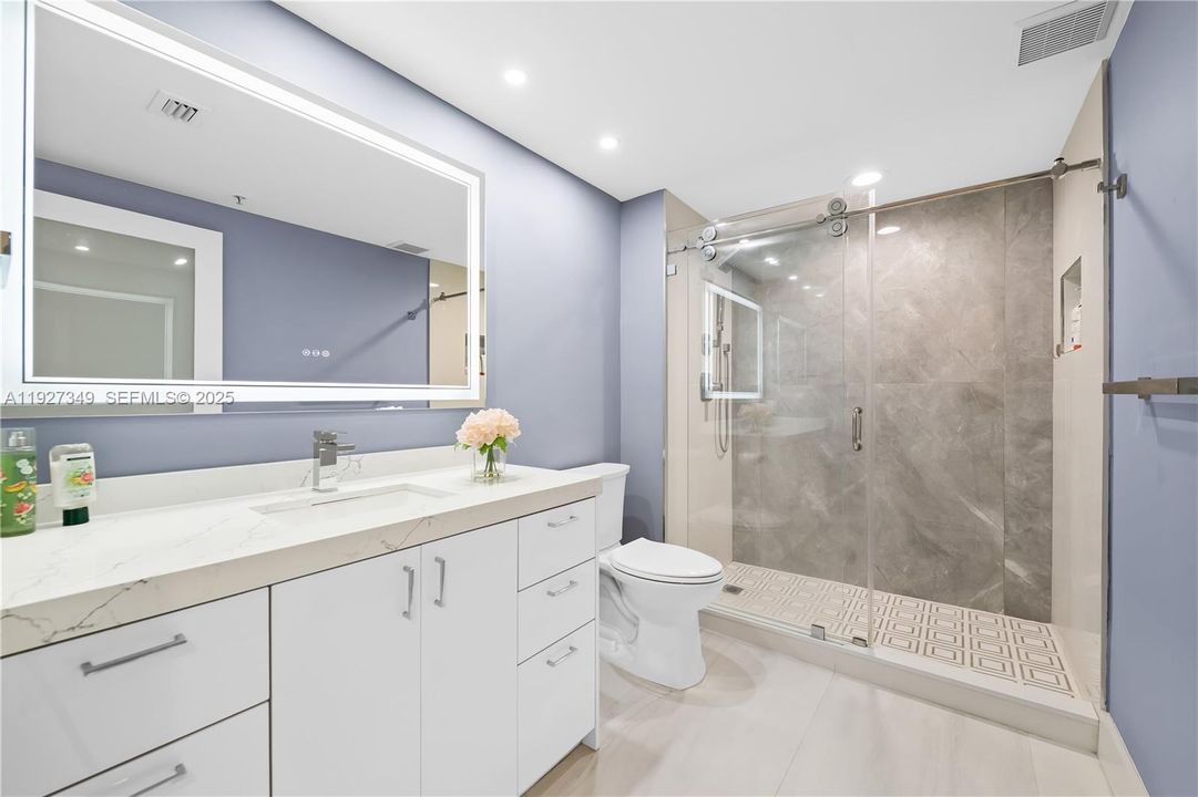 待售: $569,000 (2 贝兹, 2 浴室, 1049 平方英尺)