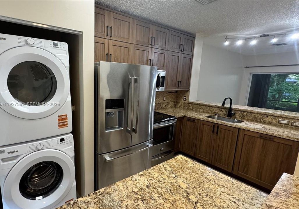 В аренду: $2,900 (2 спален, 2 ванн, 1024 Квадратных фут)