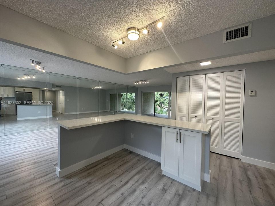 For Rent: $2,300 (2 beds, 2 baths, 1287 Square Feet)