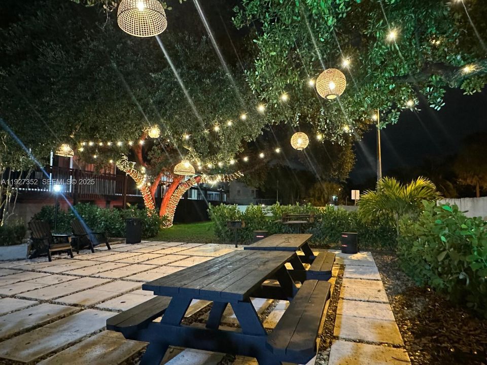 For Rent: $2,300 (2 beds, 2 baths, 1287 Square Feet)