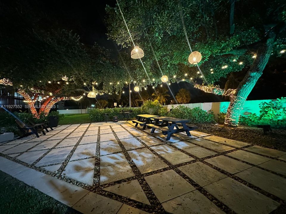 For Rent: $2,300 (2 beds, 2 baths, 1287 Square Feet)