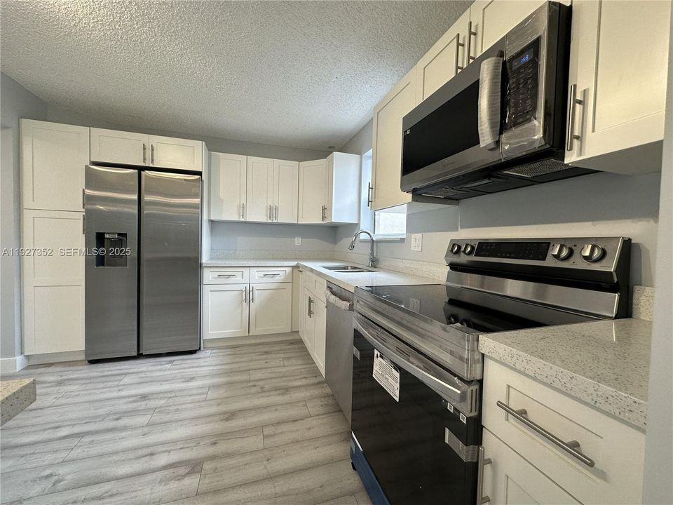 For Rent: $2,300 (2 beds, 2 baths, 1287 Square Feet)