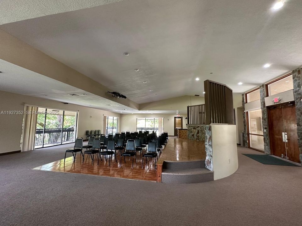 For Rent: $2,300 (2 beds, 2 baths, 1287 Square Feet)