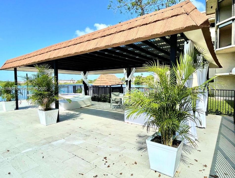 For Rent: $2,300 (2 beds, 2 baths, 1287 Square Feet)