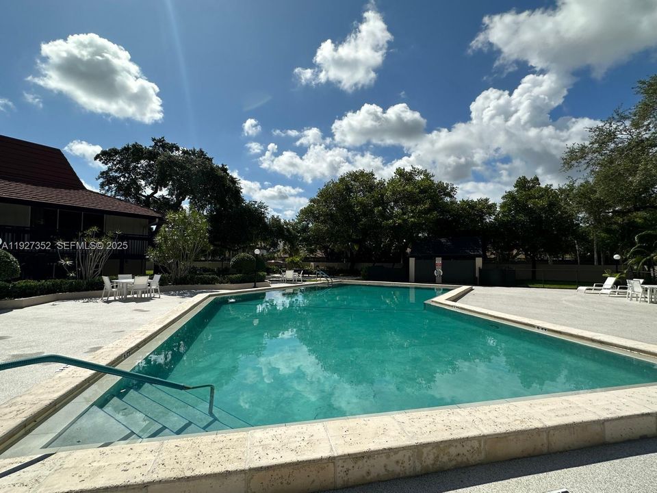 For Rent: $2,300 (2 beds, 2 baths, 1287 Square Feet)