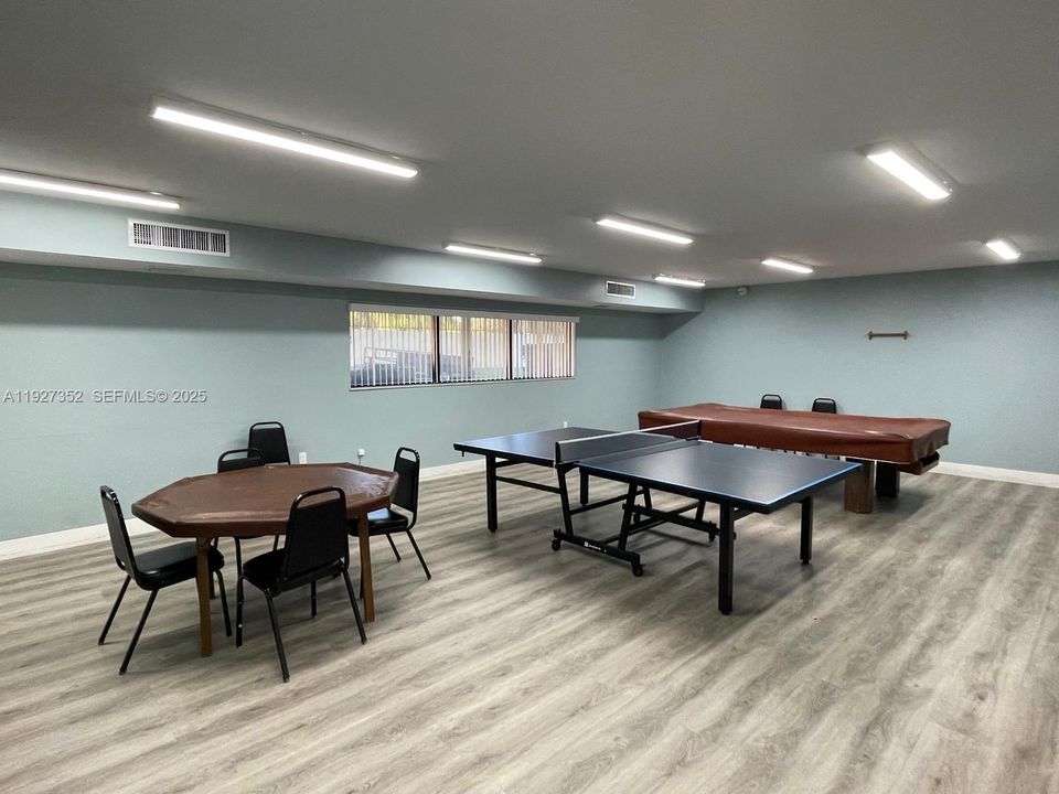 For Rent: $2,300 (2 beds, 2 baths, 1287 Square Feet)