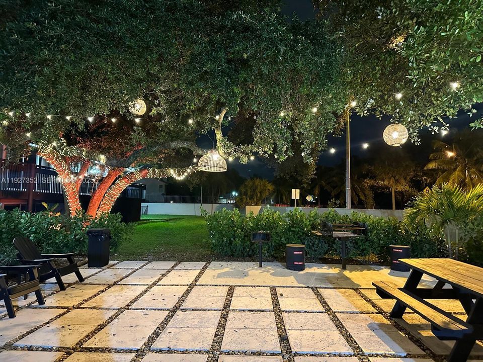 For Rent: $2,300 (2 beds, 2 baths, 1287 Square Feet)