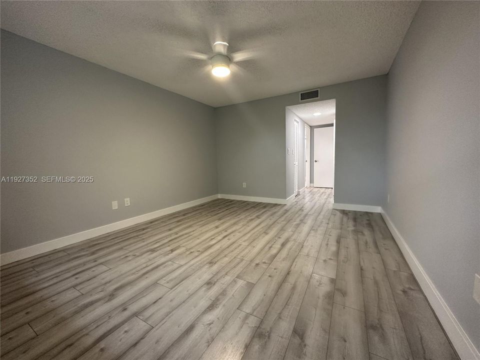 For Rent: $2,300 (2 beds, 2 baths, 1287 Square Feet)