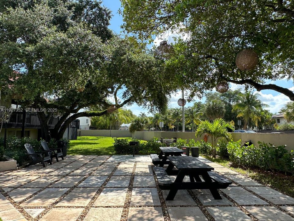 For Rent: $2,300 (2 beds, 2 baths, 1287 Square Feet)