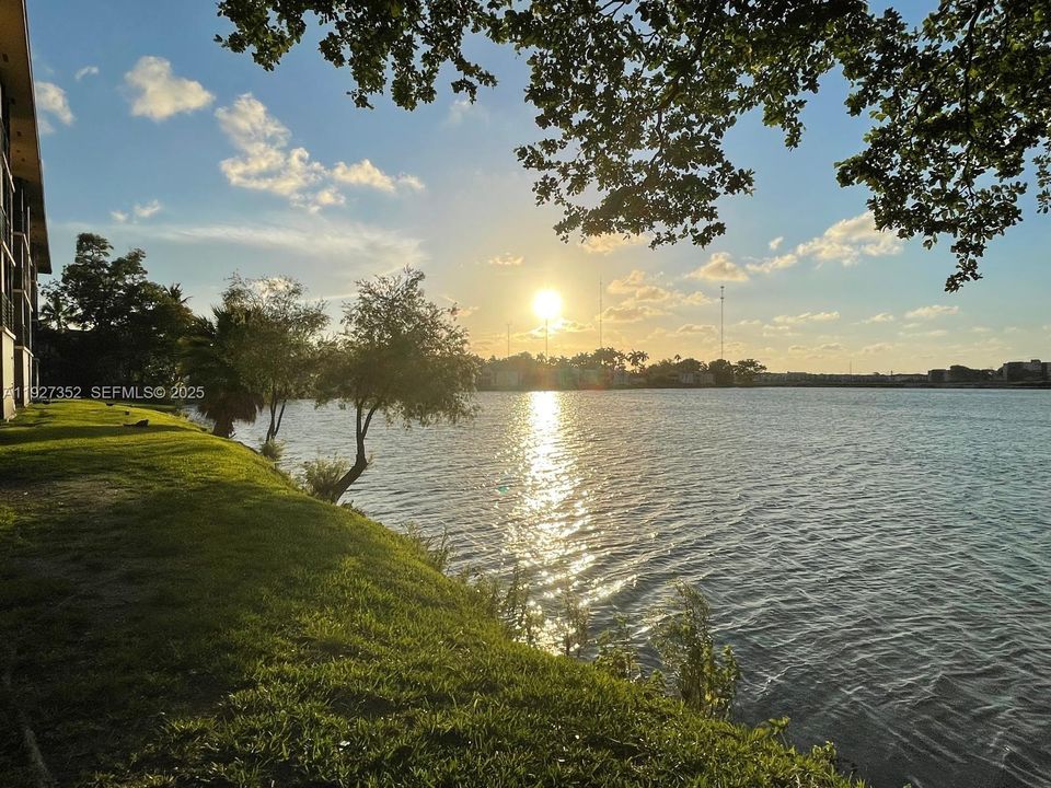 For Rent: $2,300 (2 beds, 2 baths, 1287 Square Feet)