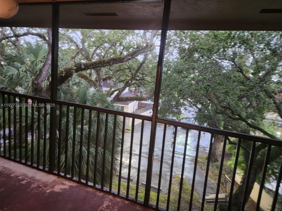 For Rent: $2,300 (2 beds, 2 baths, 1287 Square Feet)