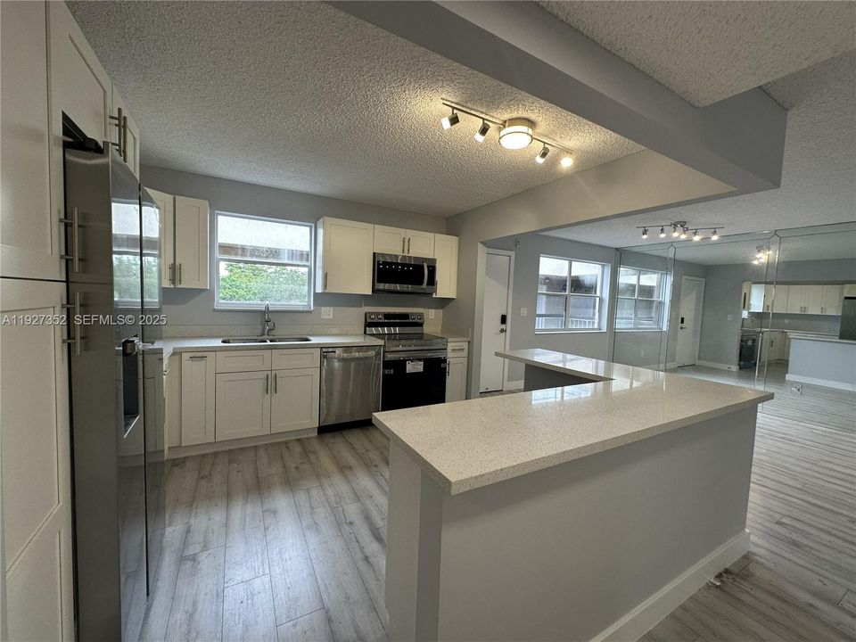 For Rent: $2,300 (2 beds, 2 baths, 1287 Square Feet)