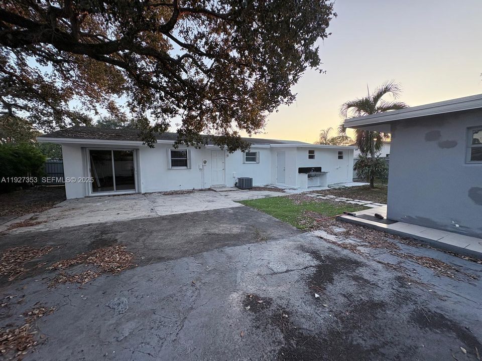 В аренду: $3,000 (3 спален, 2 ванн, 1125 Квадратных фут)