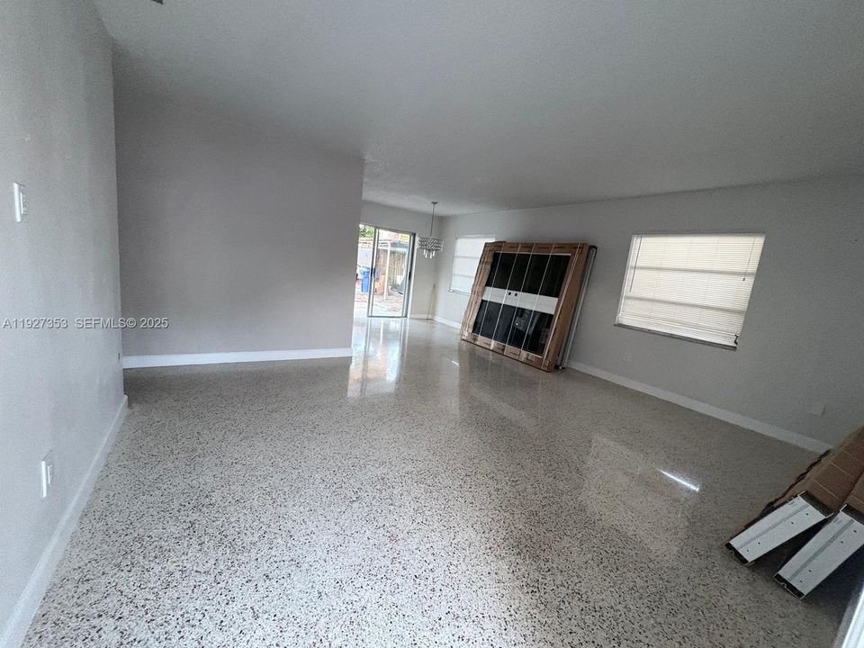 В аренду: $3,000 (3 спален, 2 ванн, 1125 Квадратных фут)