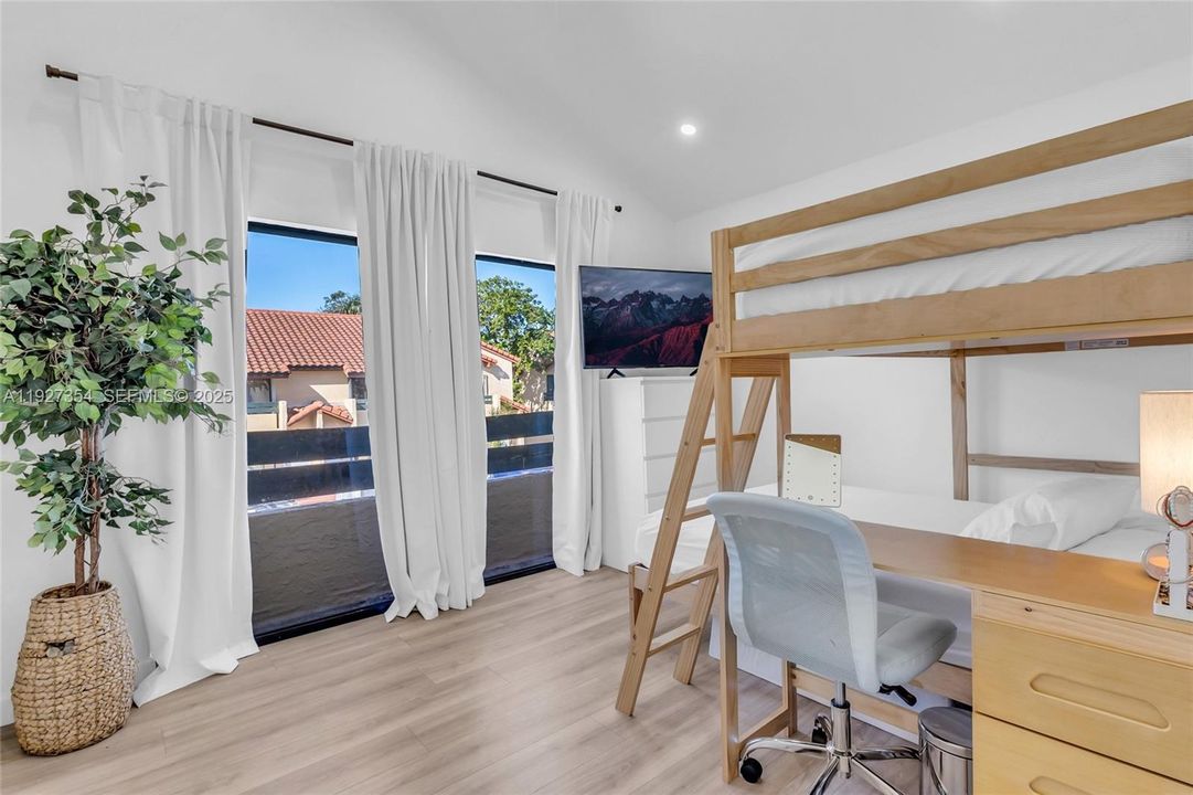 For Sale: $495,000 (2 beds, 2 baths, 1152 Square Feet)