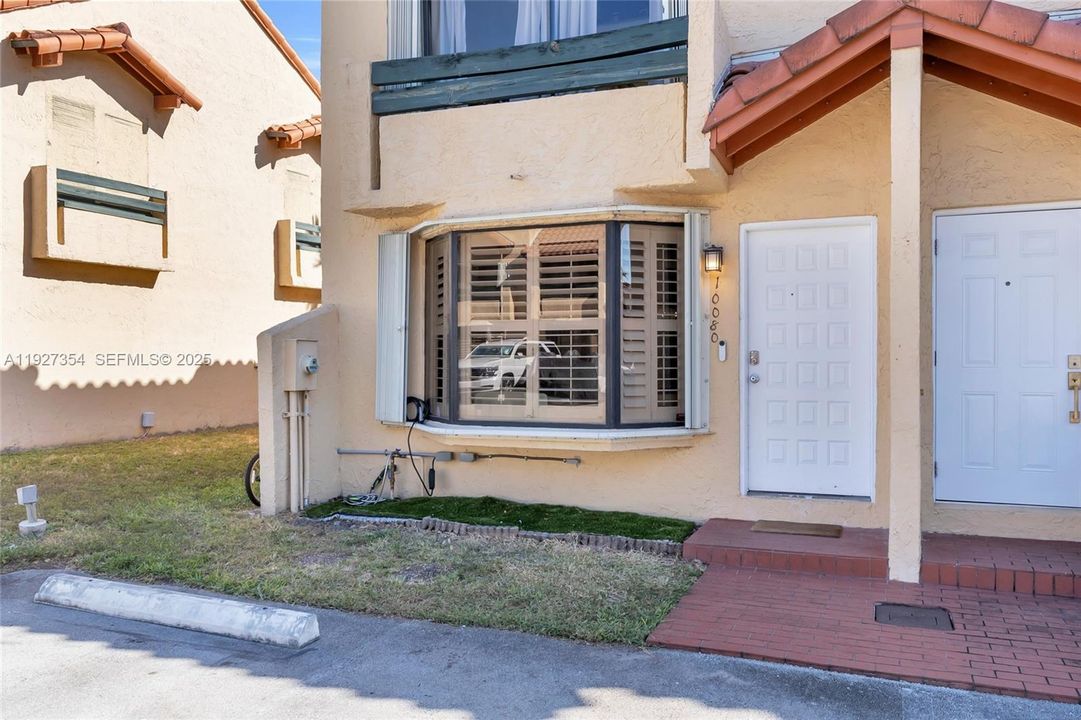 For Sale: $495,000 (2 beds, 2 baths, 1152 Square Feet)