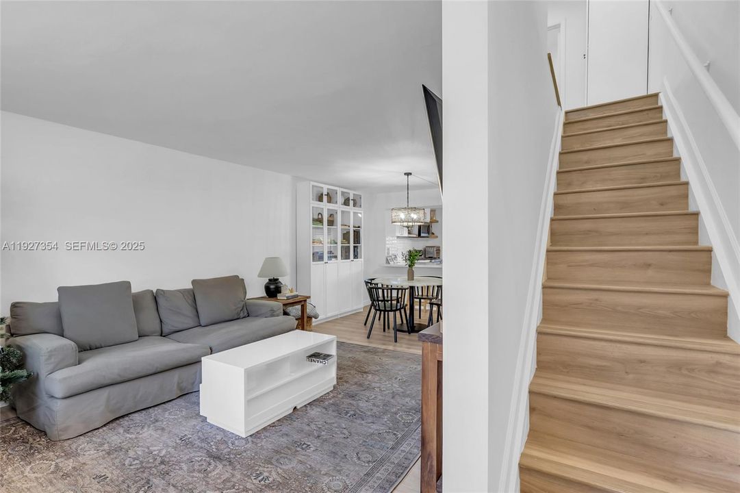 For Sale: $495,000 (2 beds, 2 baths, 1152 Square Feet)