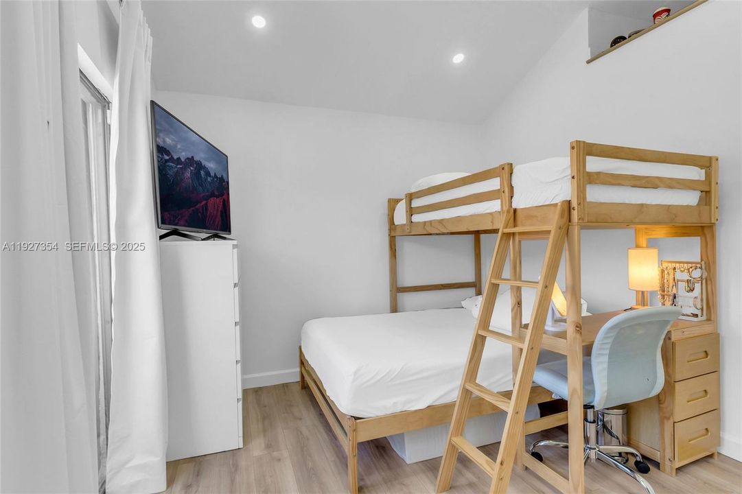 For Sale: $495,000 (2 beds, 2 baths, 1152 Square Feet)