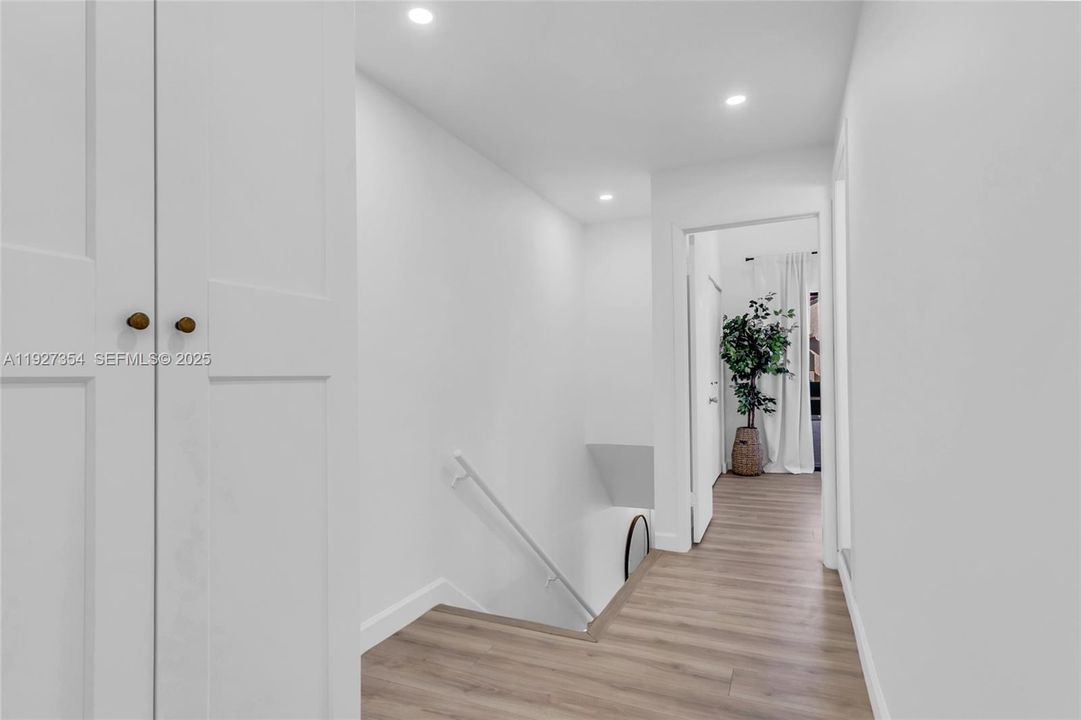 For Sale: $495,000 (2 beds, 2 baths, 1152 Square Feet)