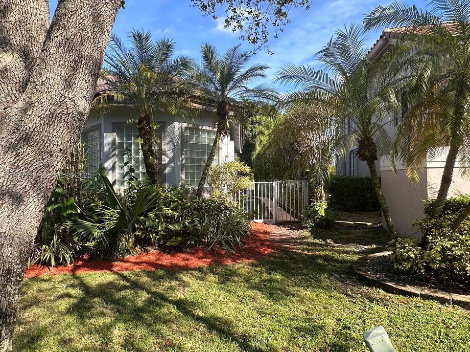 For Sale: $985,995 (5 beds, 3 baths, 2834 Square Feet)