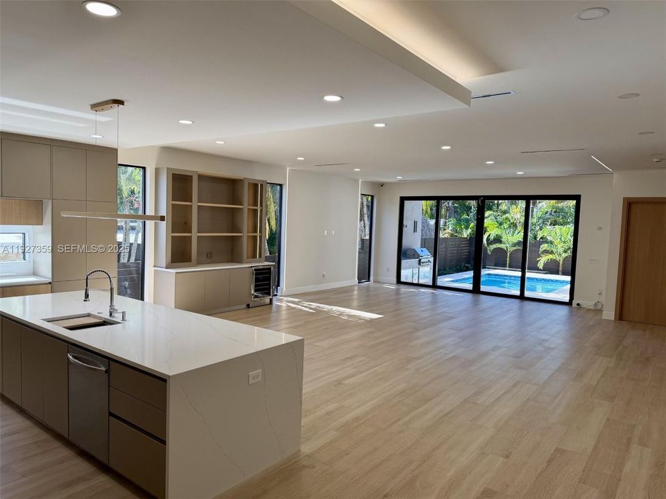 На продажу: $2,175,000 (4 спален, 3 ванн, 0 Квадратных фут)