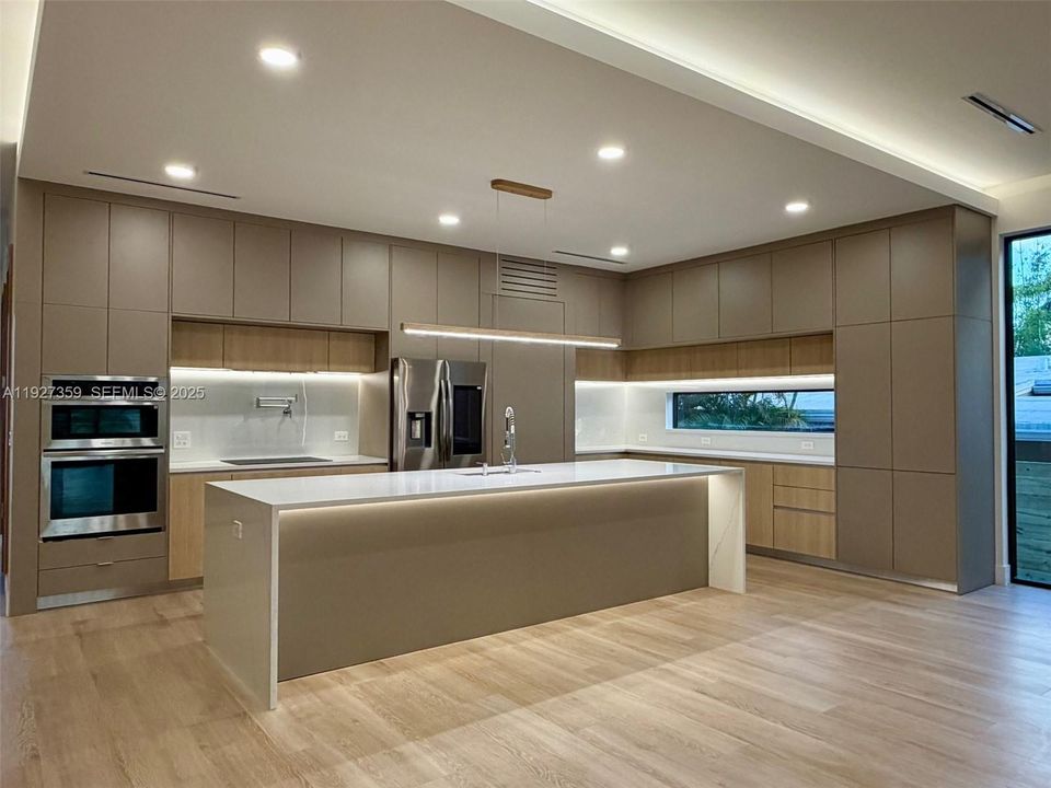 На продажу: $2,175,000 (4 спален, 3 ванн, 0 Квадратных фут)